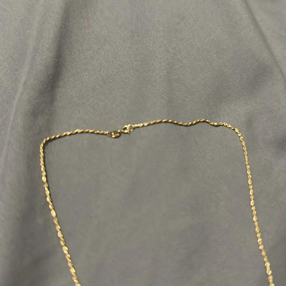 NWOT Gold Heart Pendant Necklace - Picture 4 of 5